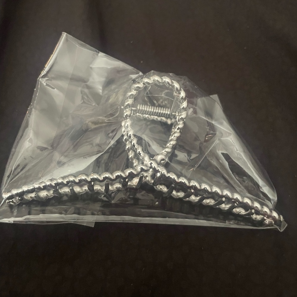Large metal hair claw clip